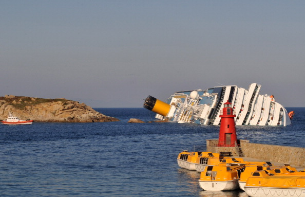 cruise liner sinks 2014